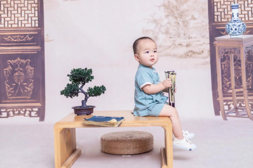 扶余宝宝眼睛肿是什么原因